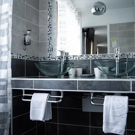 Le Tivoli Theopolis 2*