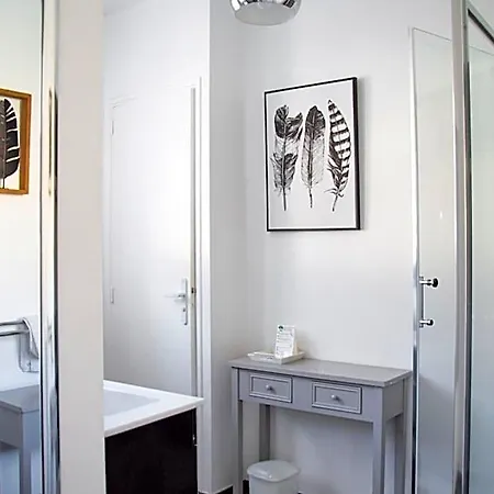 Отель Le Tivoli Theopolis Систерон