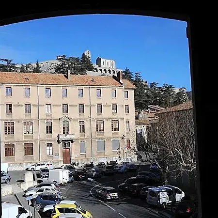 Отель Le Tivoli Theopolis Систерон