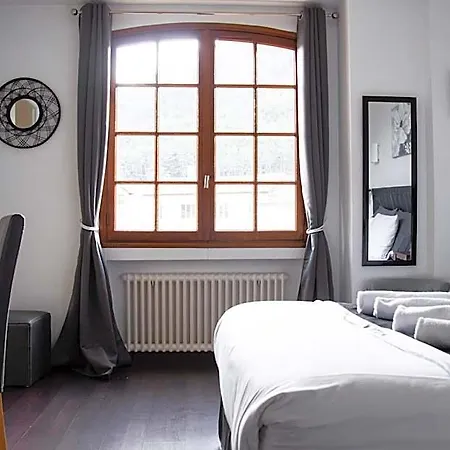 Отель Le Tivoli Theopolis Систерон