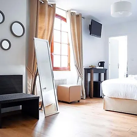 Отель Le Tivoli Theopolis Систерон